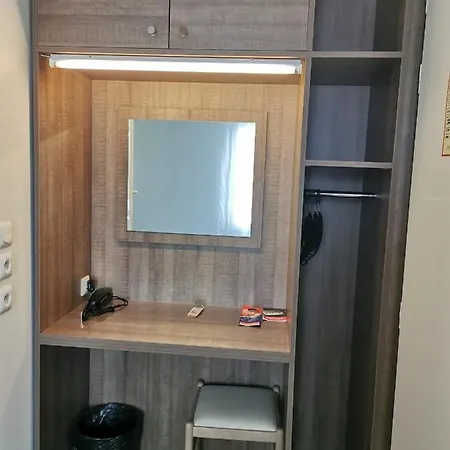 Hotel Fasthotel Paris Ouest