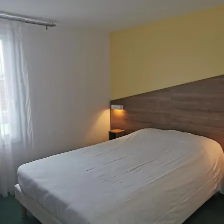 Fasthotel Paris Ouest 2*