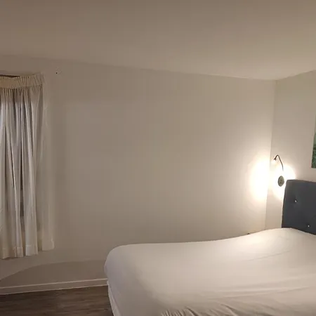 Fasthotel Paris Ouest Hotel 2*