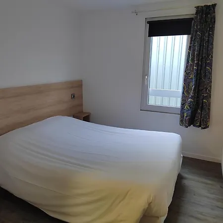 Fasthotel Paris Ouest Hotel 2*
