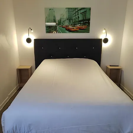 Hotel Fasthotel Paris Ouest 2*