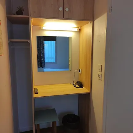 Hotel Fasthotel Paris Ouest 2*