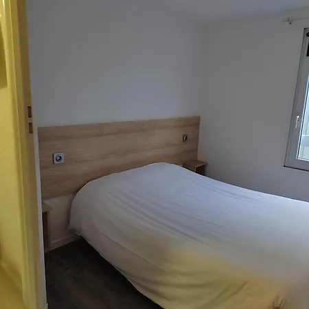 Fasthotel Paris Ouest 2*