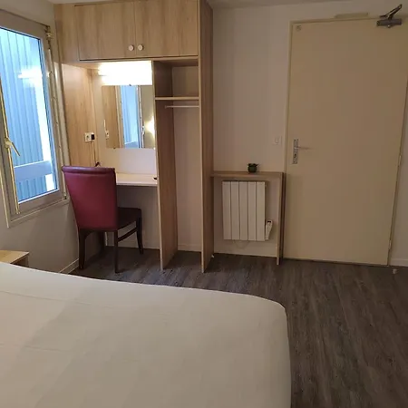Fasthotel Paris Ouest