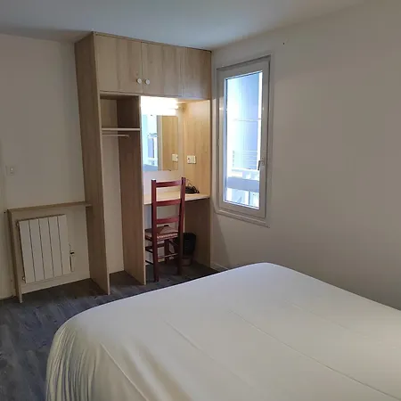 Fasthotel Paris Ouest 2*