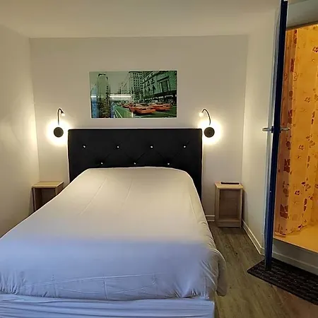 Fasthotel Paris Ouest