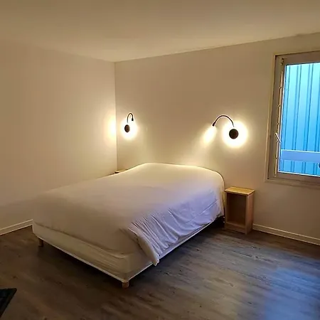 Fasthotel Paris Ouest 2*