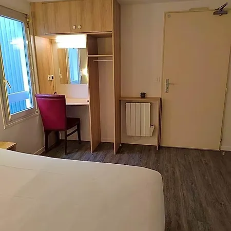 Fasthotel Paris Ouest Hotel 2*