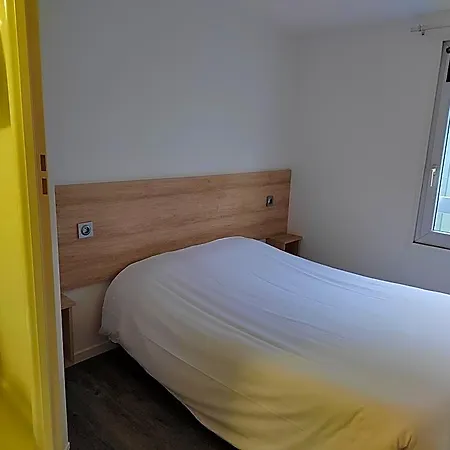 Fasthotel Paris Ouest 2*