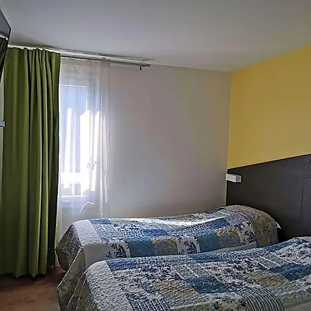 Fasthotel Paris Ouest 2*