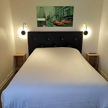 Fasthotel Paris Ouest 2*
