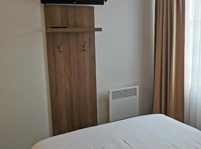 Hotel Fasthotel Paris Ouest