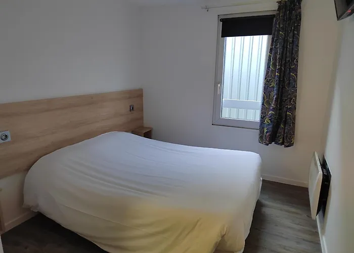Fasthotel Paris Ouest Hotel 2*