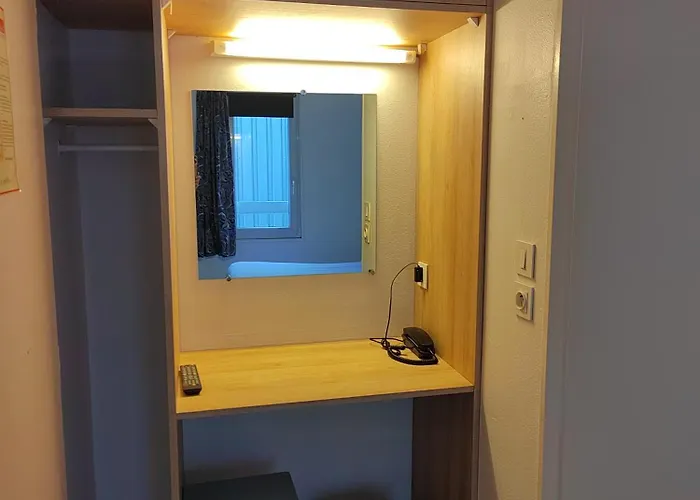 Hotel Fasthotel Paris Ouest 2*