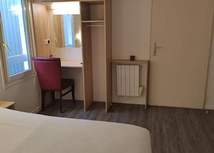 Fasthotel Paris Ouest